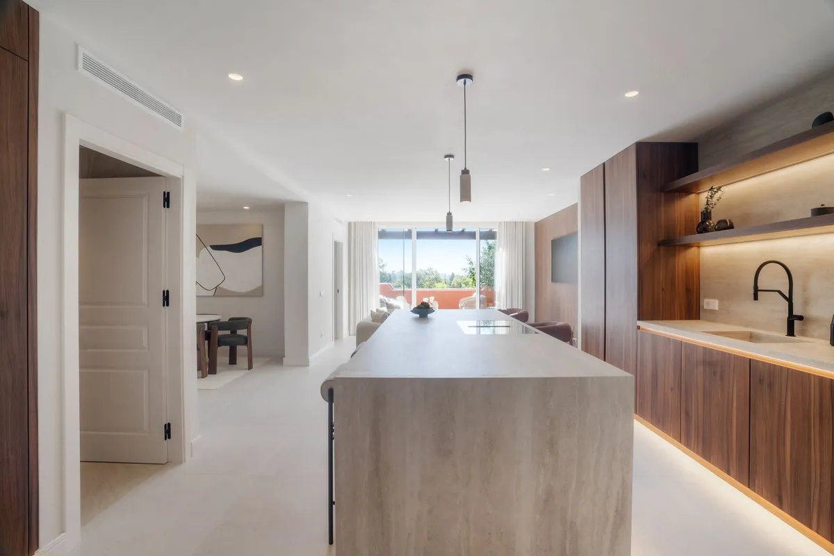 b48f8f8e-cdae-40c6-ac10-bb00bc03e524