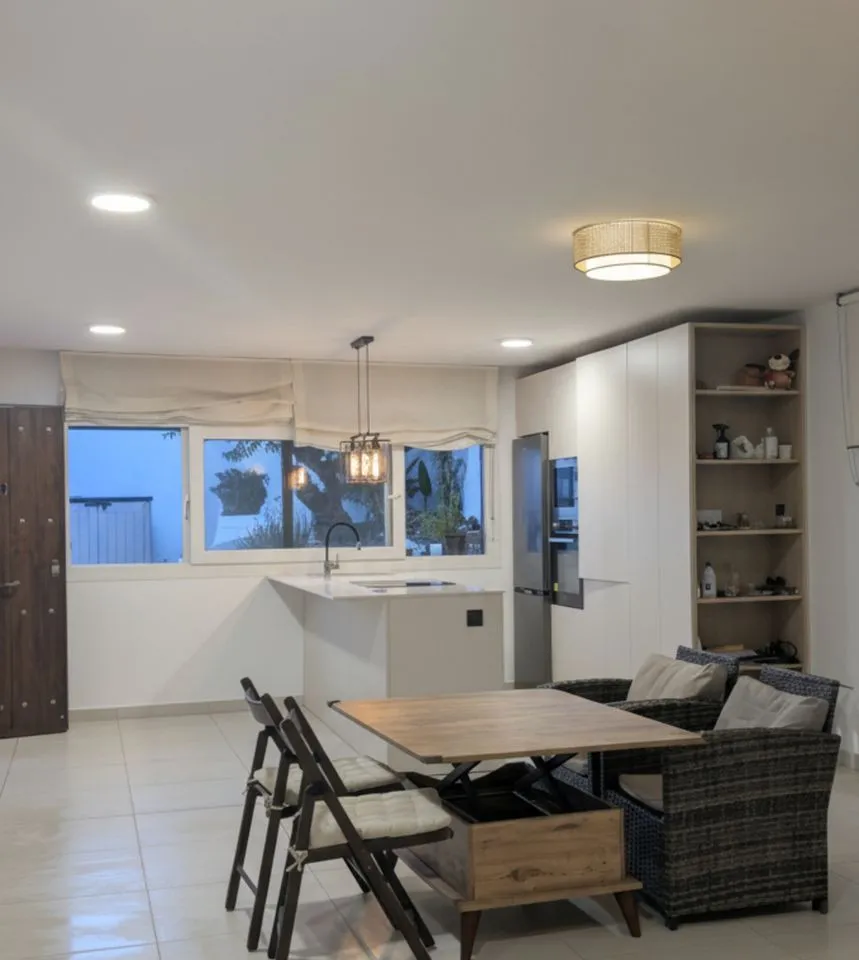 aff4ed85-6796-4285-81f8-0a3fae9f8730