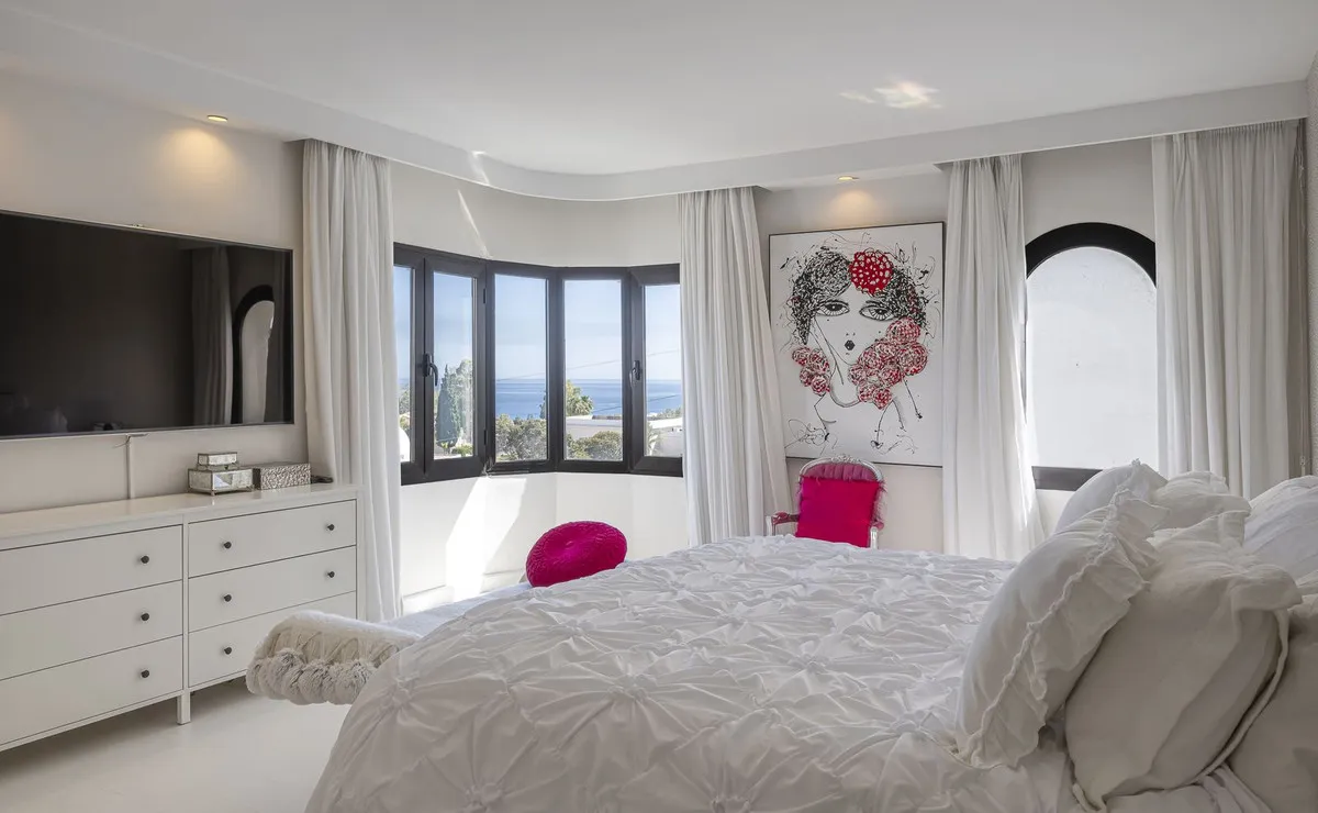 8f3454f7-76b2-4002-a750-937770dd2c44