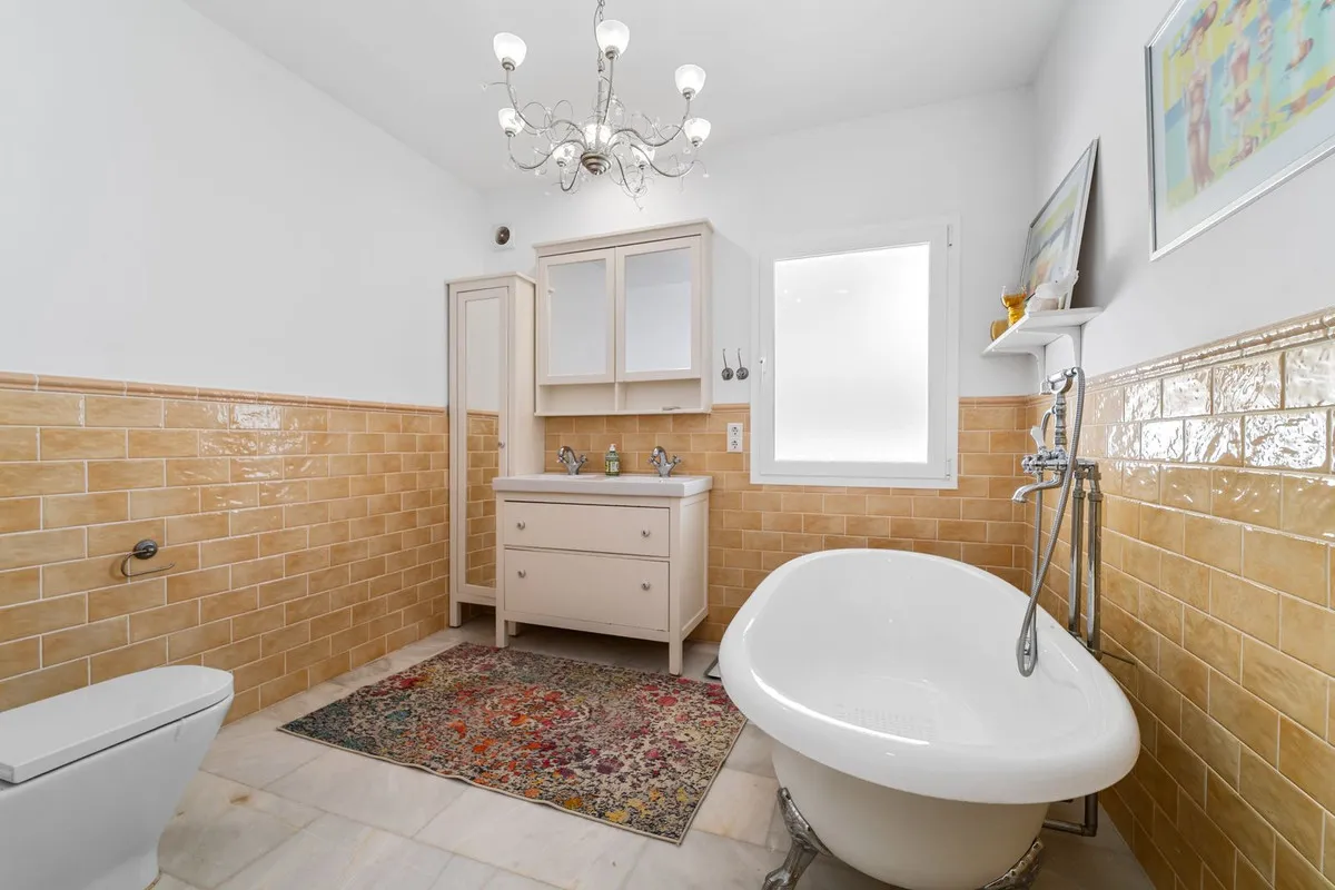 dc8a9d9c-bad8-407c-abd6-fca576b4952c