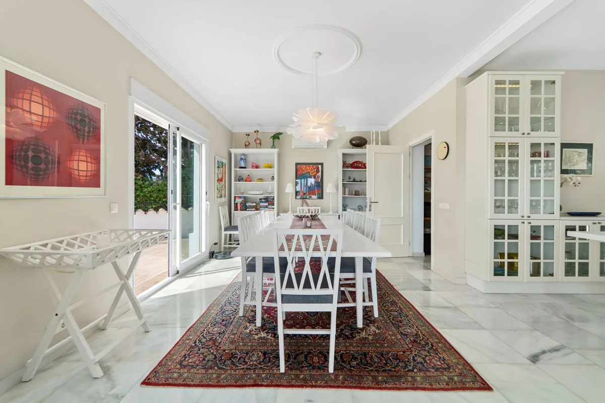 e813fcc2-a8a9-4d60-93e1-528d27c67485