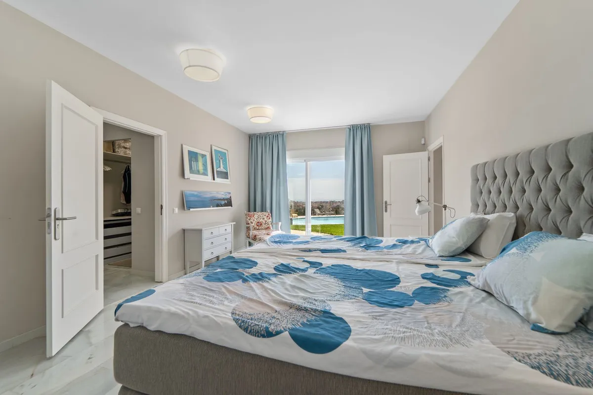 f6944efd-c3bb-43eb-9b59-a90b93dde58a