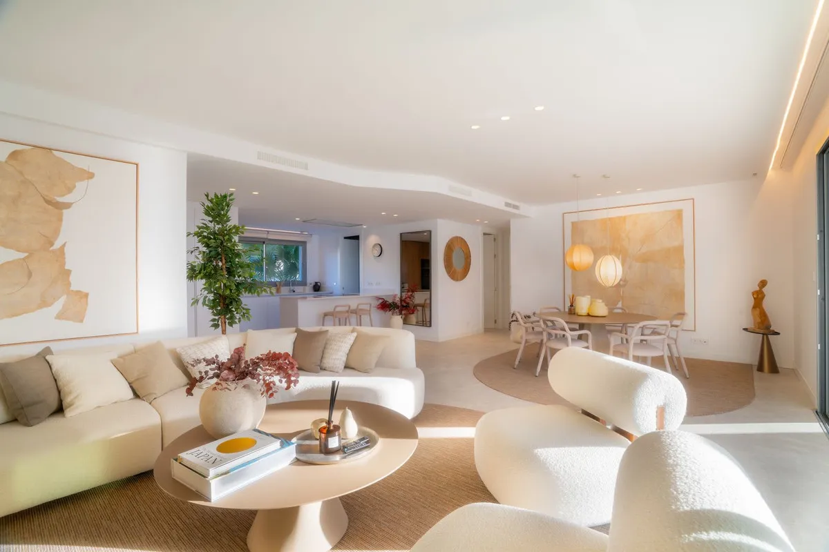 Elegant Sea View Apartment in Santa Clara, Marbella