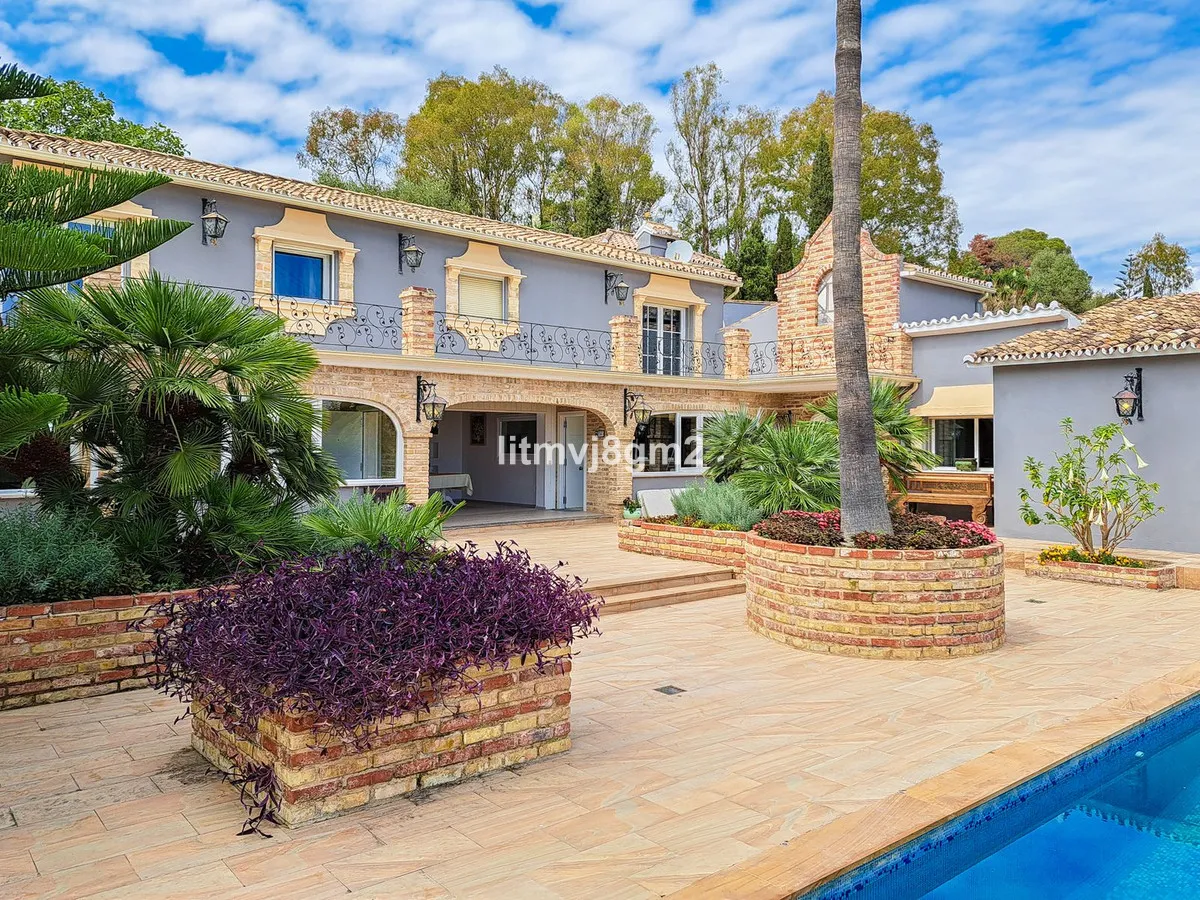 Andalusian Villa with Panoramic Sea Views & Modern Amenities