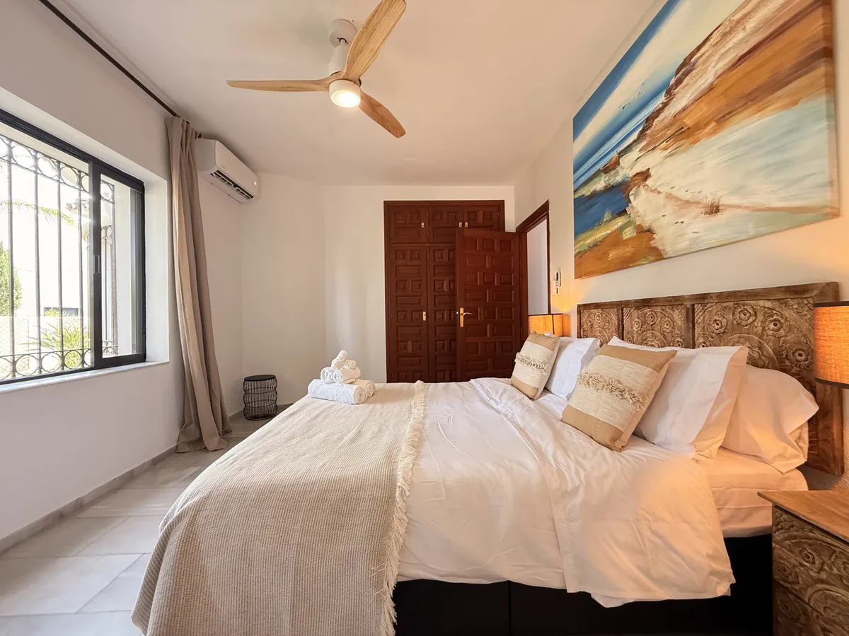 b21d1b6e-2904-4bae-900f-16dc2866f50f