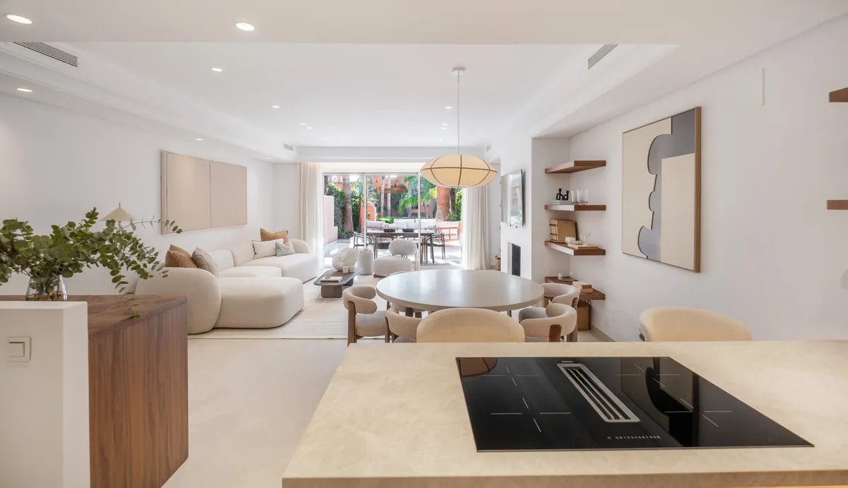 Altos de Puente Romano 3 – Luxury Residence on Golden Mile