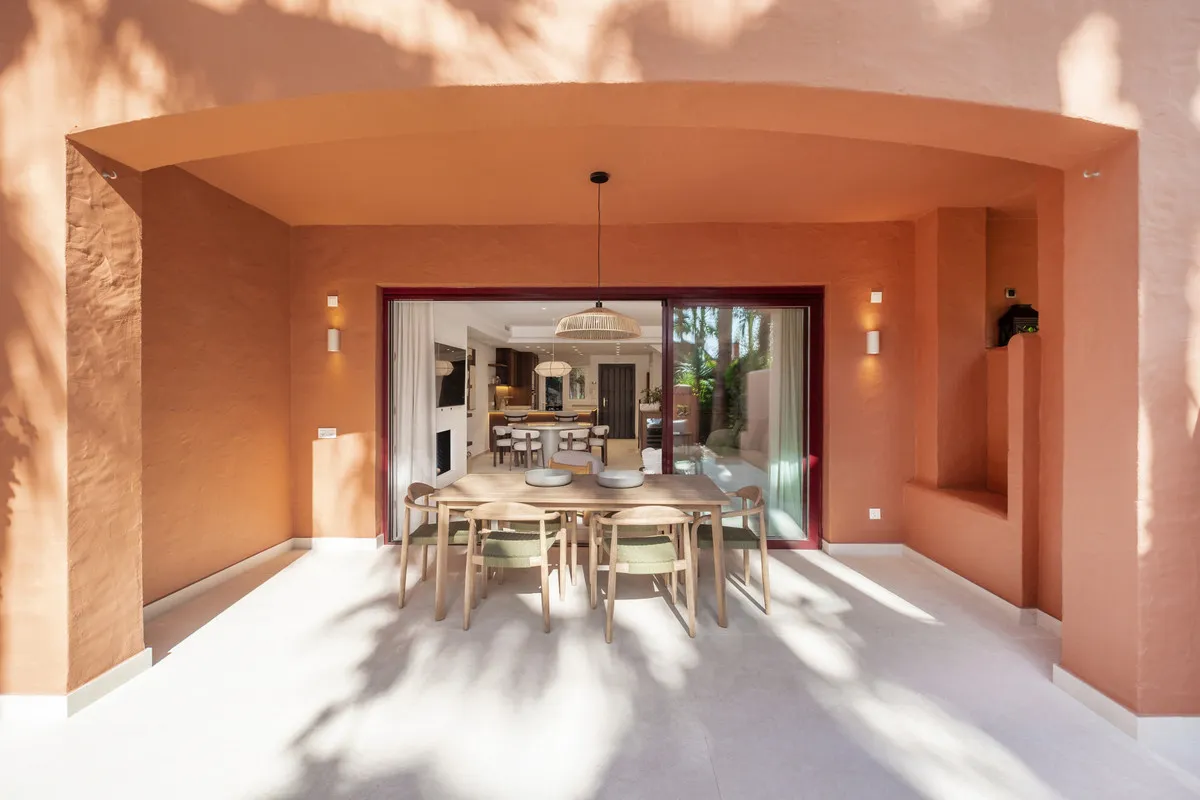 1985e700-ae3d-42e2-a8af-6135171f84c1