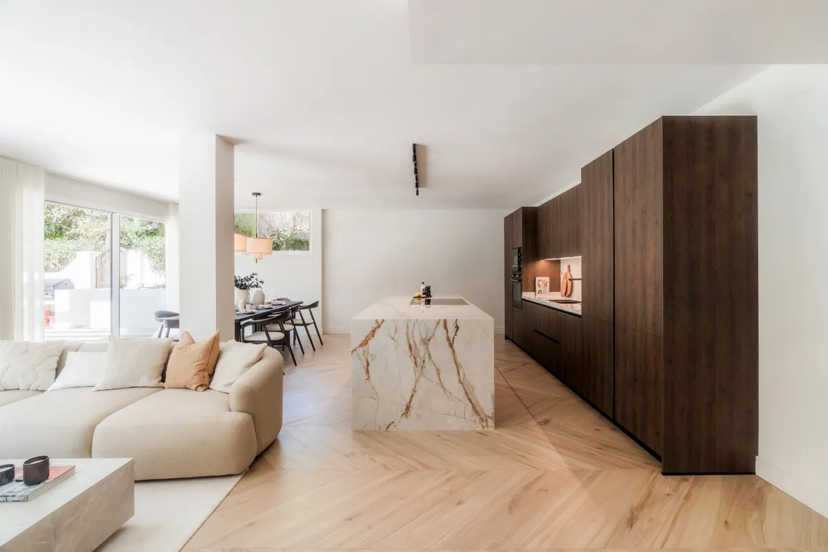 8c40fdbb-6750-4599-ac27-927024855487