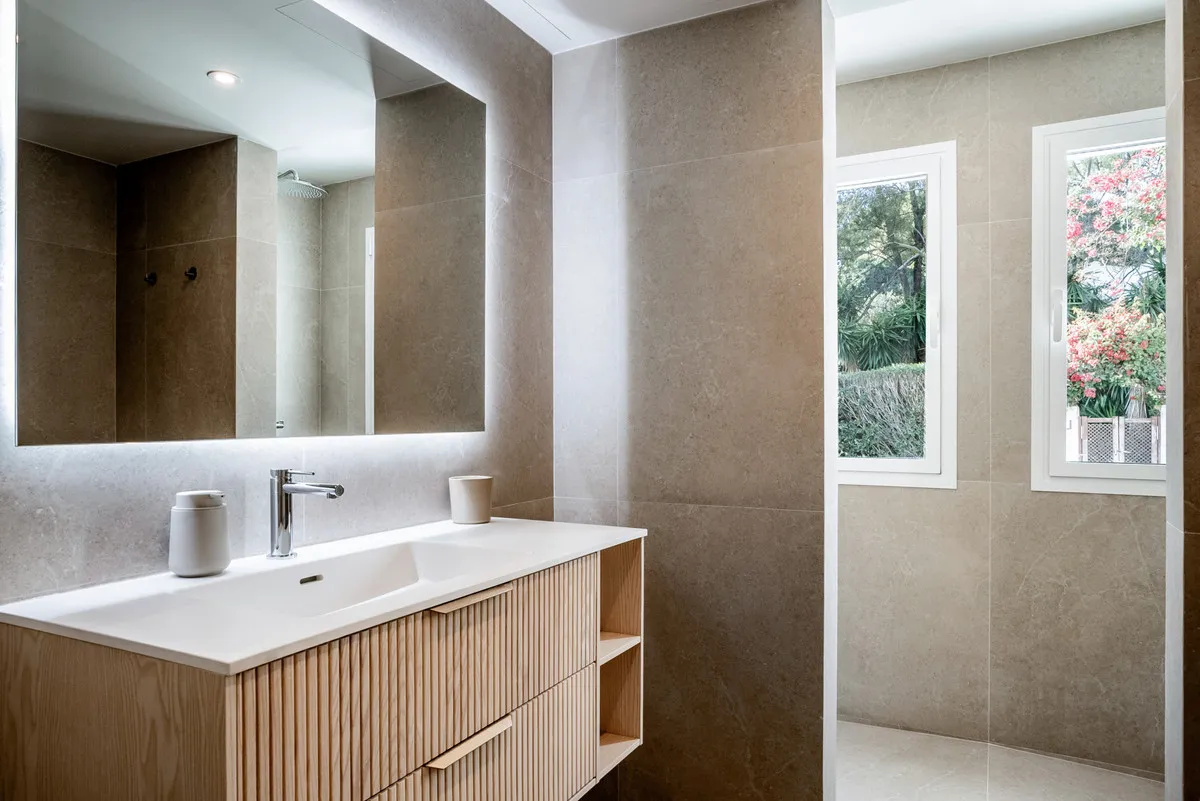 cefbfe2d-e247-46e9-8c6e-e51dbfe21061