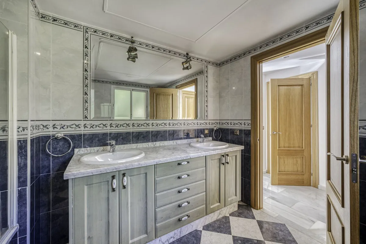 302b99b0-2bc0-42c2-8be0-0ef315220051