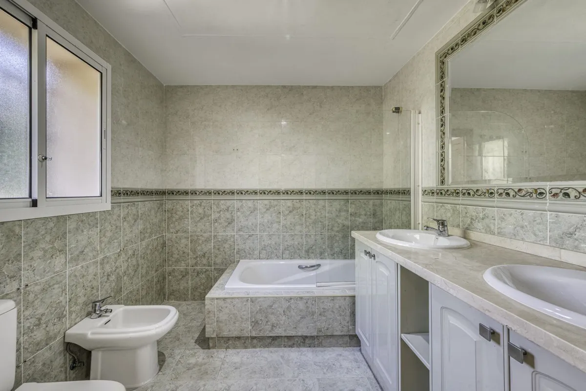 c03c41c3-c600-4075-8182-643921533d9e