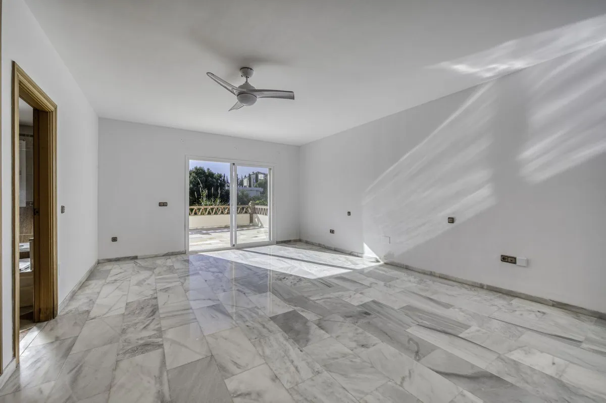 f9555dac-20fe-496f-92ea-090de6485c81