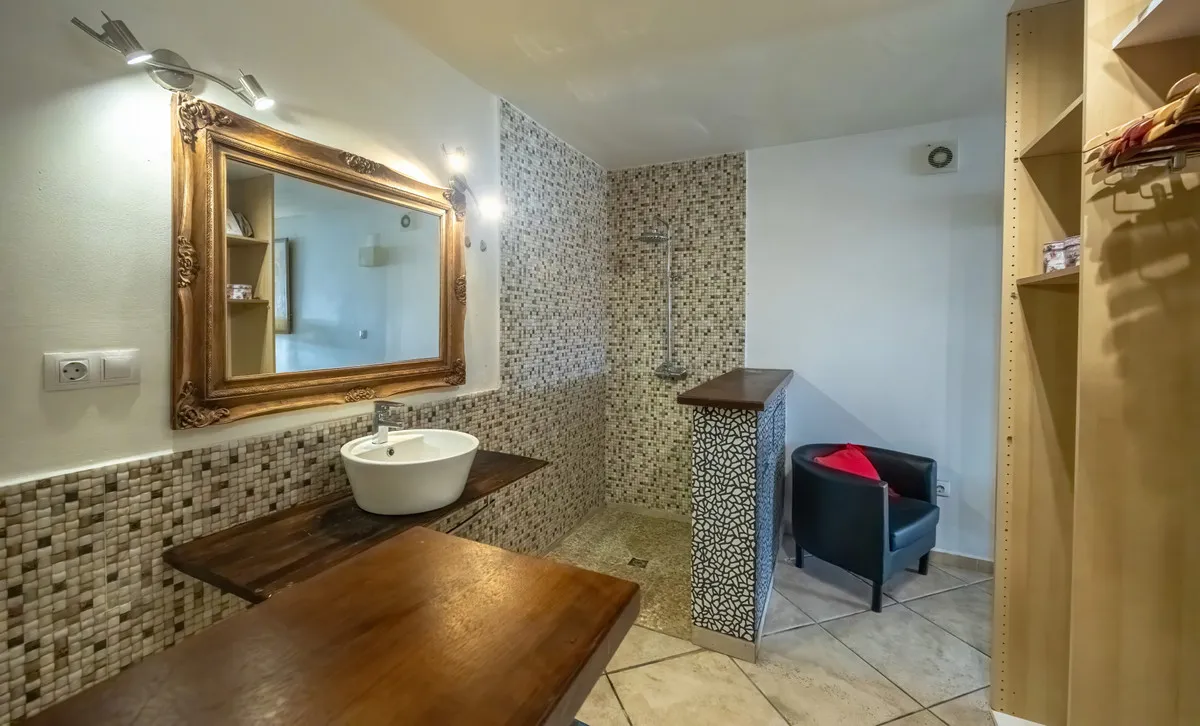 6a8883f9-6b84-4346-b27e-0f2b0cd085f5