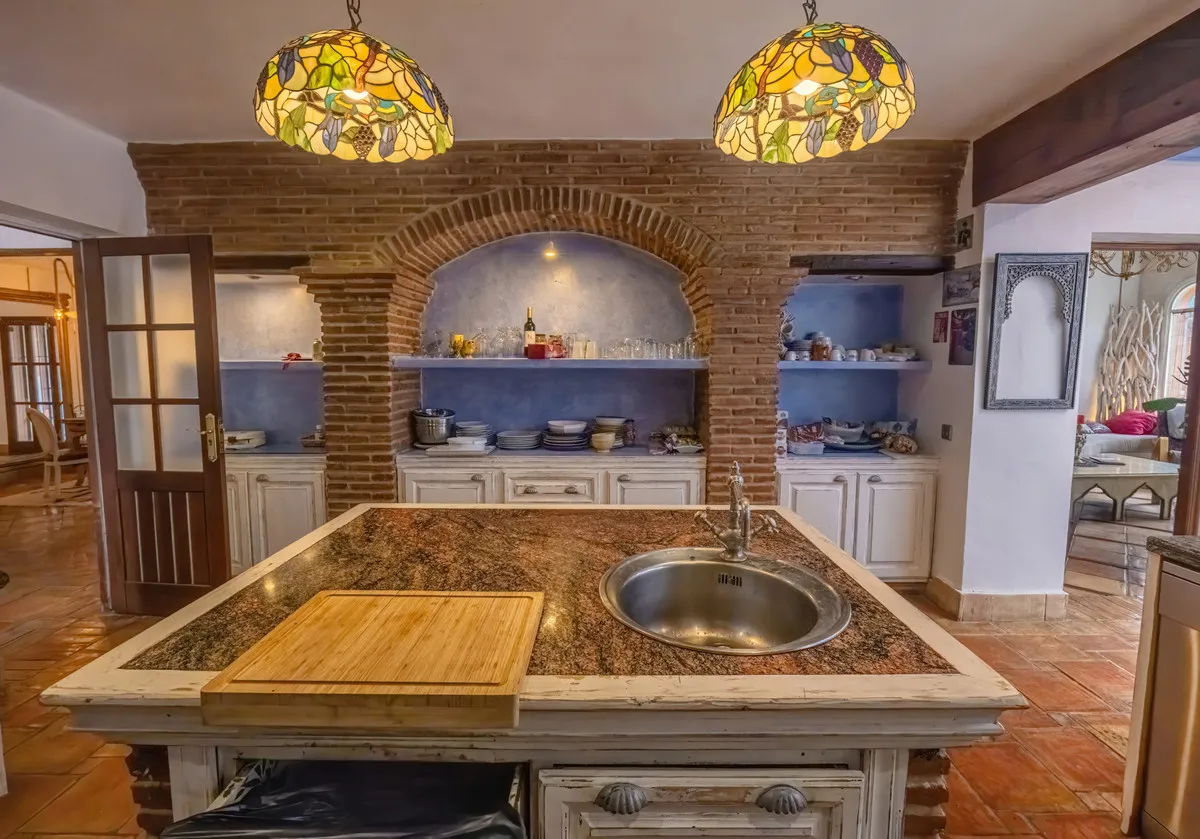 f0bfe8e9-e509-434a-bd86-f7b0e8629dbe