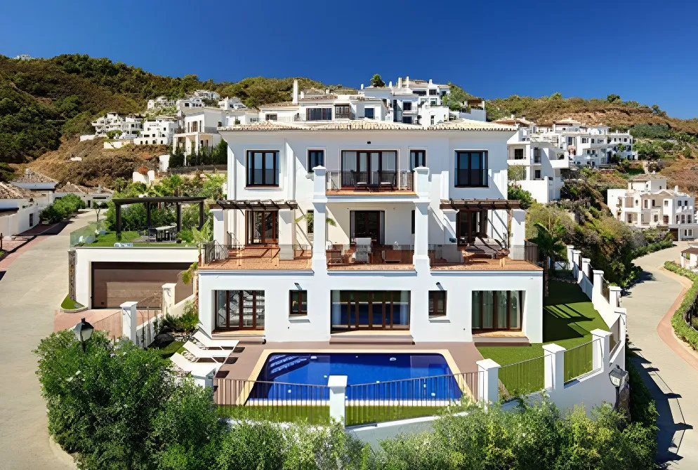 Luxurious Villa in Benahavis Hills Country Club