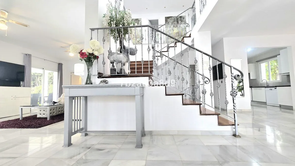 051f7fbc-f054-4307-98c1-e87b738930fc