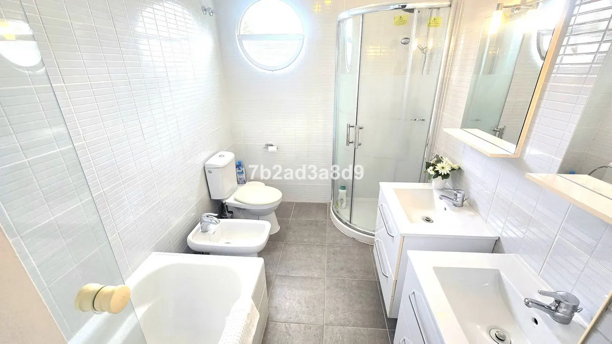 151ef297-acd6-476b-8935-00fa3480a12e