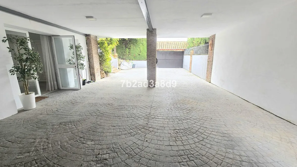 56e6342f-4b26-4afb-aaf2-847c367f2f3c