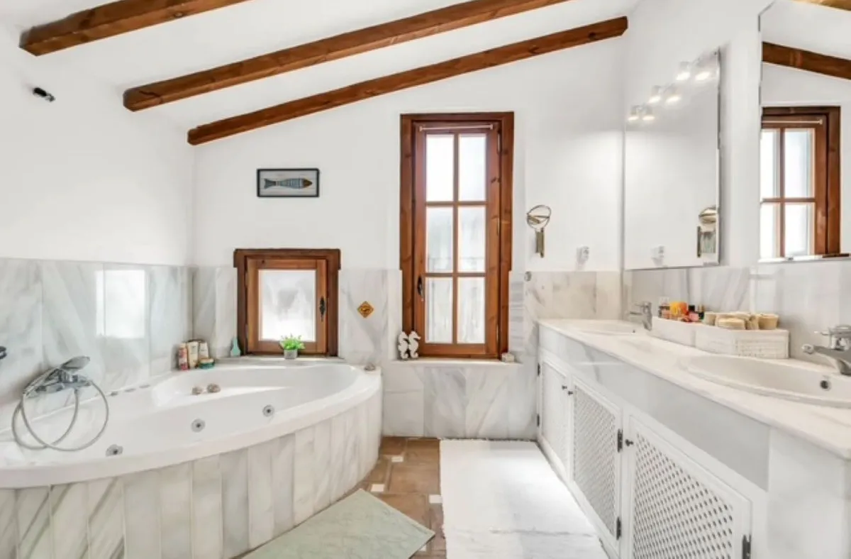 7e323d28-bfbe-4980-b45e-91658c903474