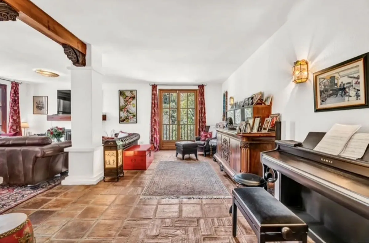 ea65be3c-b878-4ad7-873f-87972d83a824