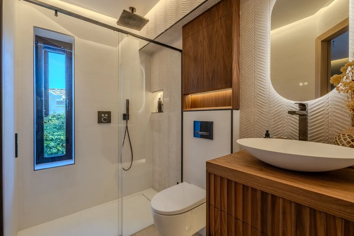 d8b0c3f6-3310-44fb-a380-c47bf4208caf