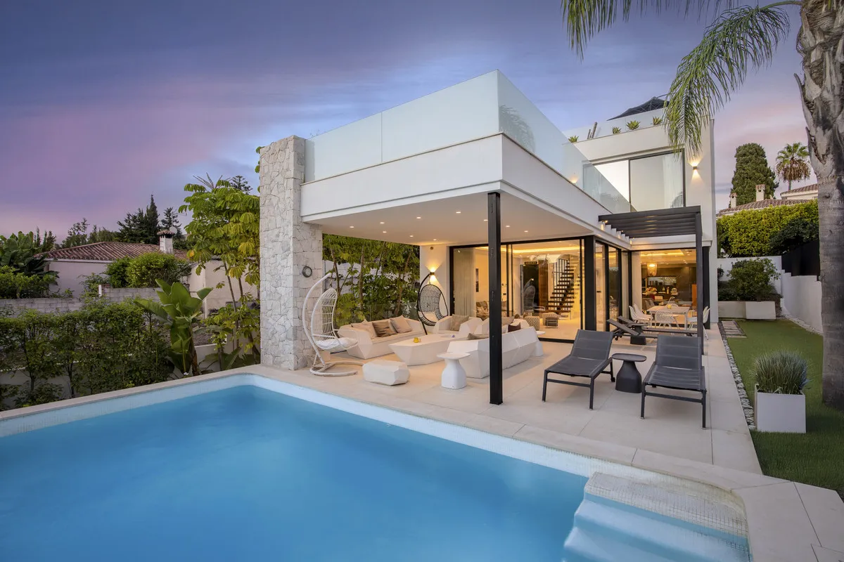Contemporary Beachside Villa in San Pedro de Alcántara