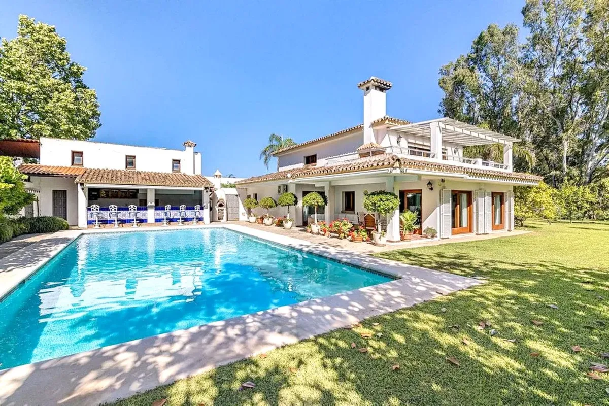 Luxury Villa Rental in Estepona – Costa del Sol Oasis