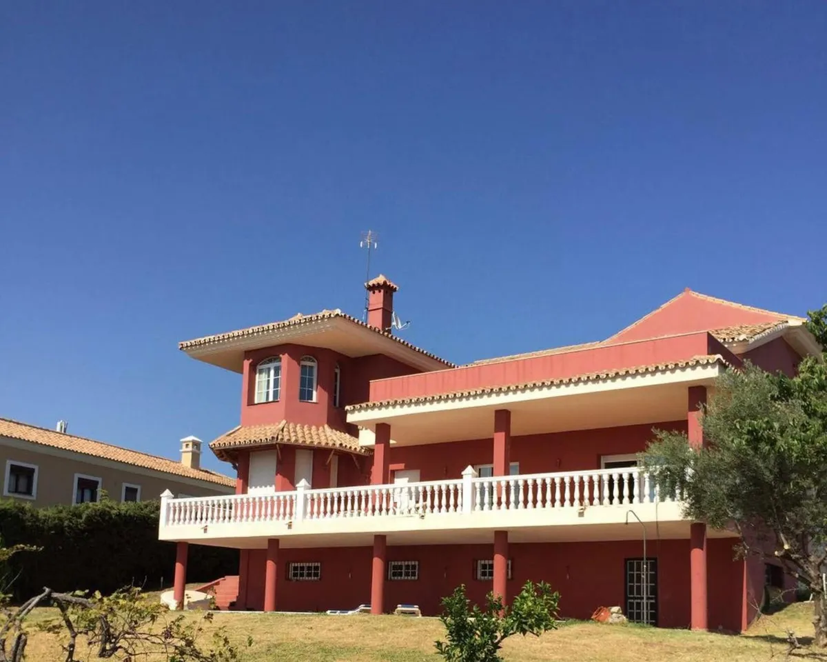 Prime Renovation Villa Opportunity on New Golden Mile