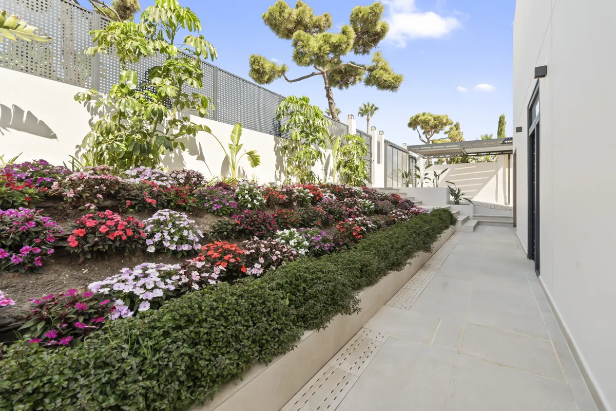 eefedb8c-89d5-4af4-adf4-9f2551a20a83