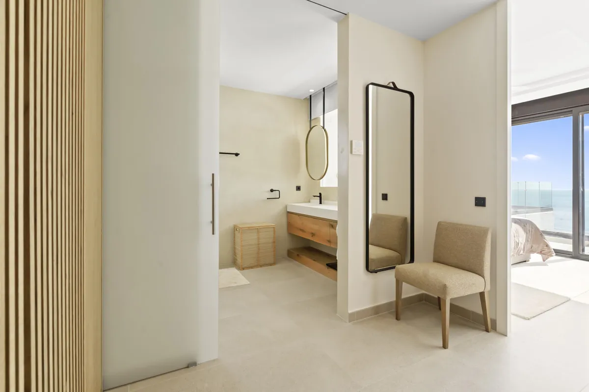 f5c1e7b9-26dc-4fbb-be53-08466007f0a6