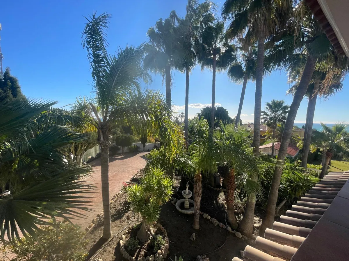 d5f645f6-1a33-4d01-b882-44271ebe6259