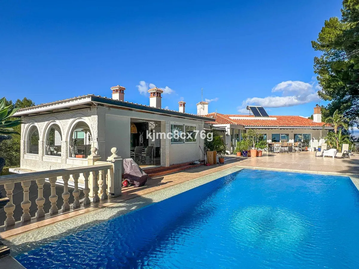 Luxurious Torremolinos Villa with Stunning 360º Views