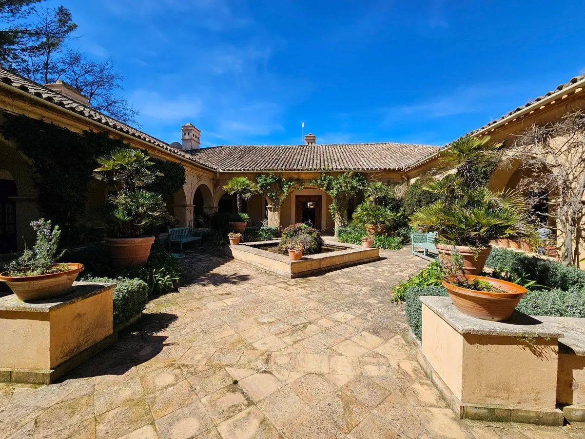 Elegant Andalucian Finca with Vineyard and Scenic Views