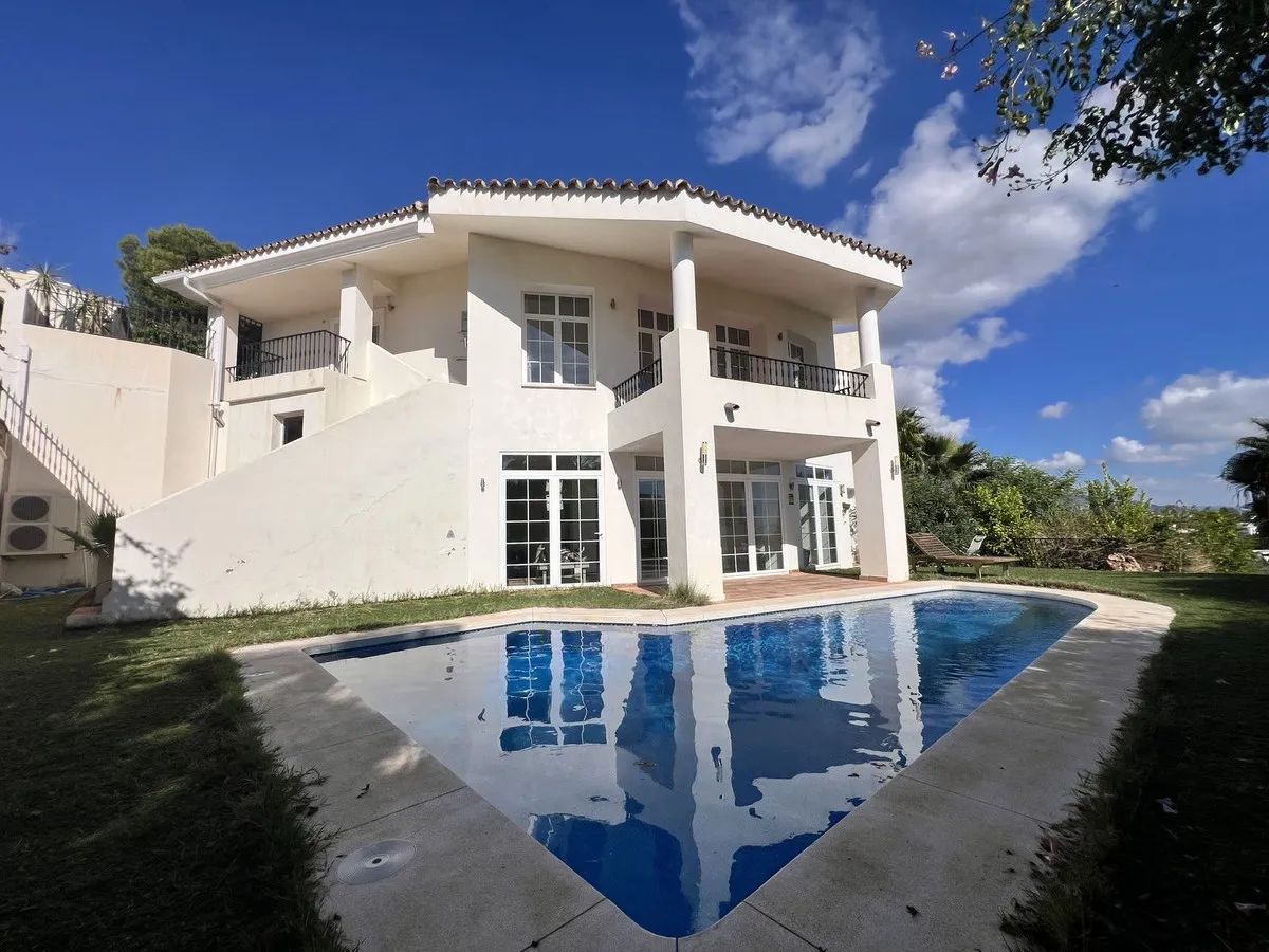 Panoramic View Villa in El Herrojo, Benahavís