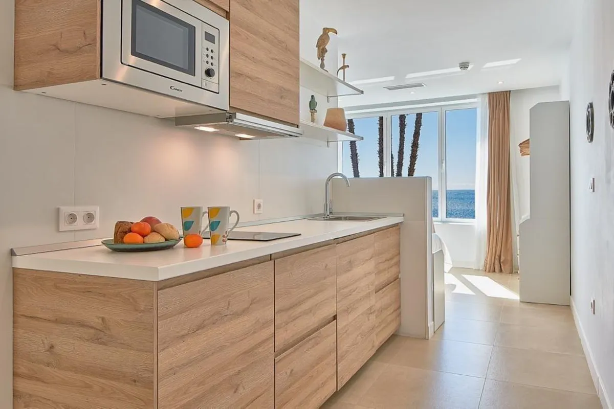 adc598ad-d7b9-4d34-acd4-890614ea11d9