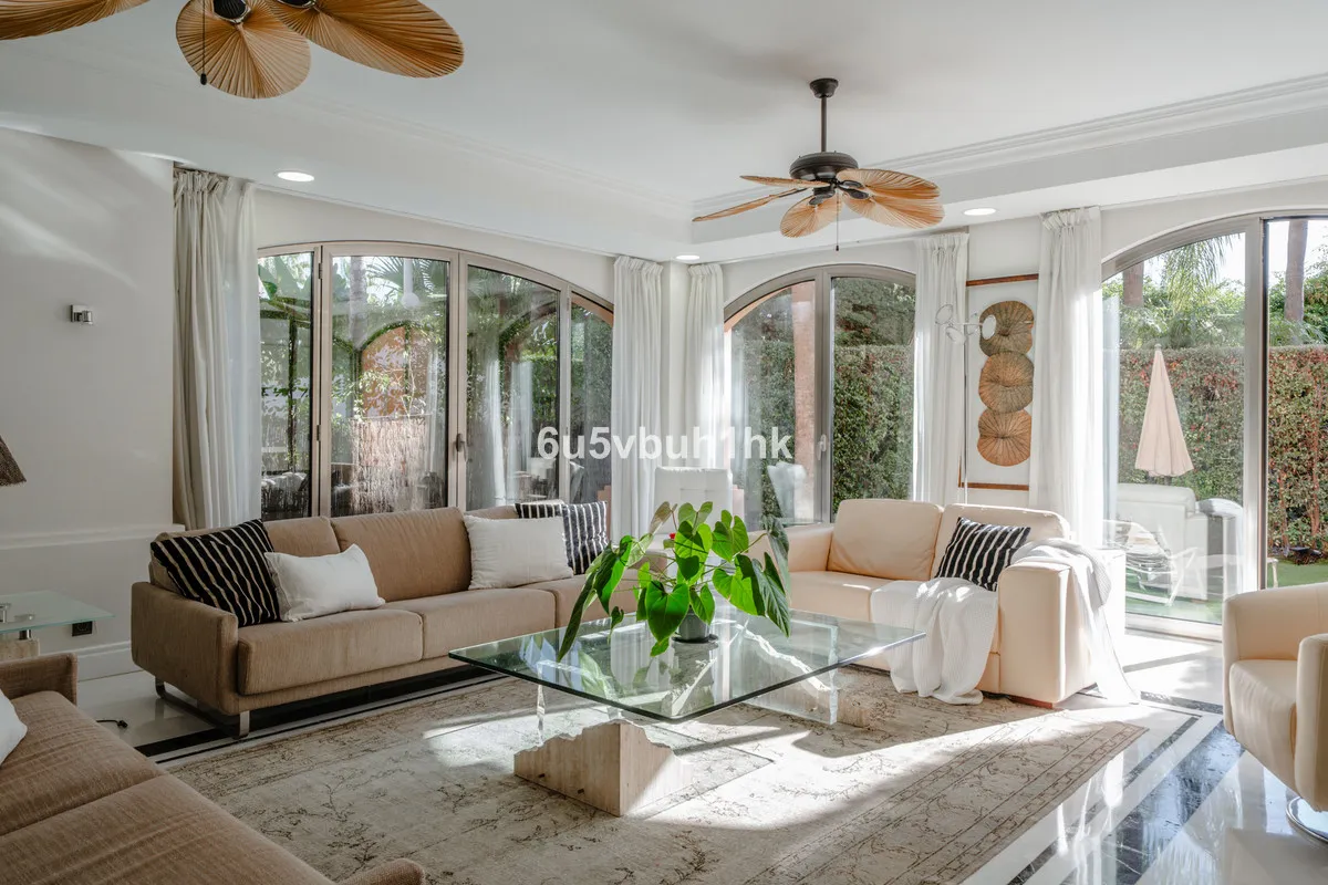 e0c527de-3813-46e3-b08f-3b4cc9d05125