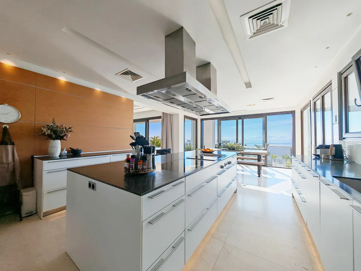 fa63a081-1cdc-4026-941d-82a4cfd56d4d