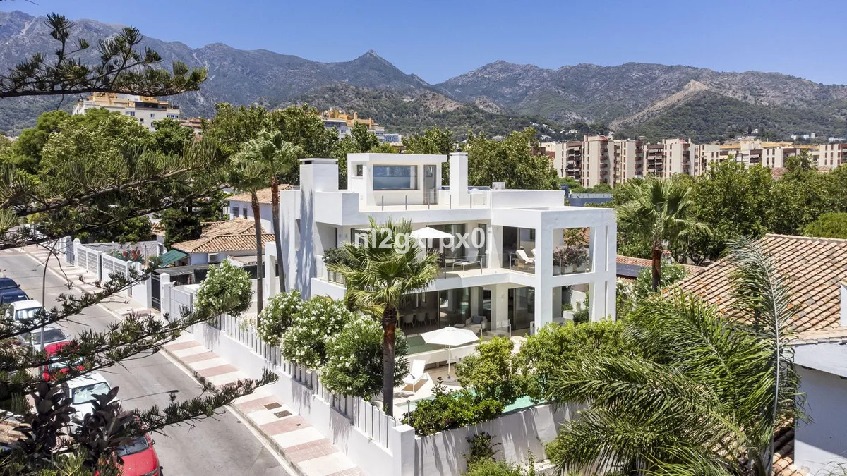 Luxurious Modern Villa Near Marbella’s Heart