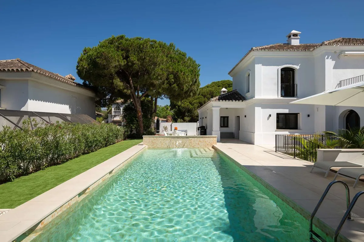 Luxurious 6-Bedroom Villa in Marbesa with Sea Views