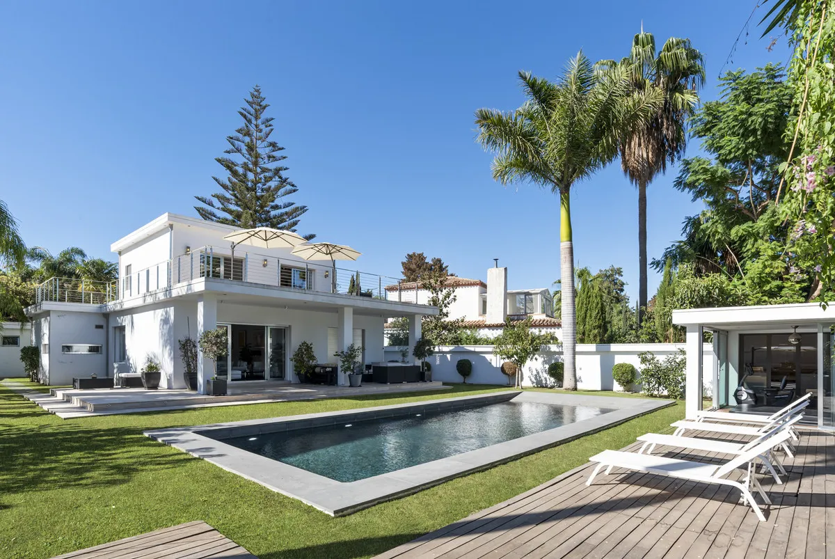 Elegant Contemporary Villa in Heart of Nueva Andalucía