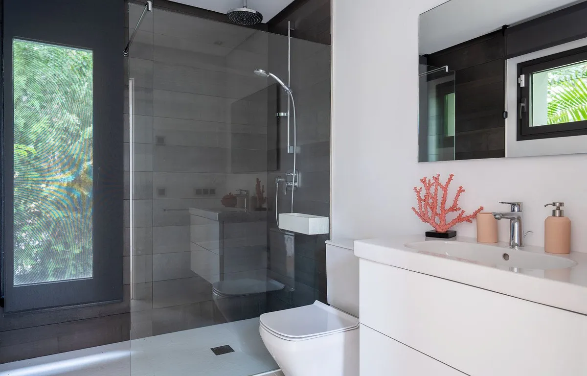 ac5f17f6-033f-489c-a9b2-74fbd13f565d