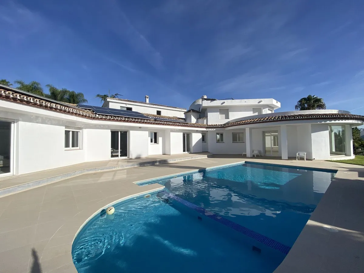 Andalusian Villa with Sea Views in El Paraíso, Estepona