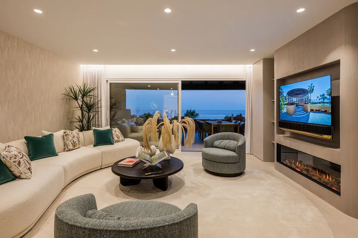 06b27bb0-0b78-4925-9390-aebc96266844