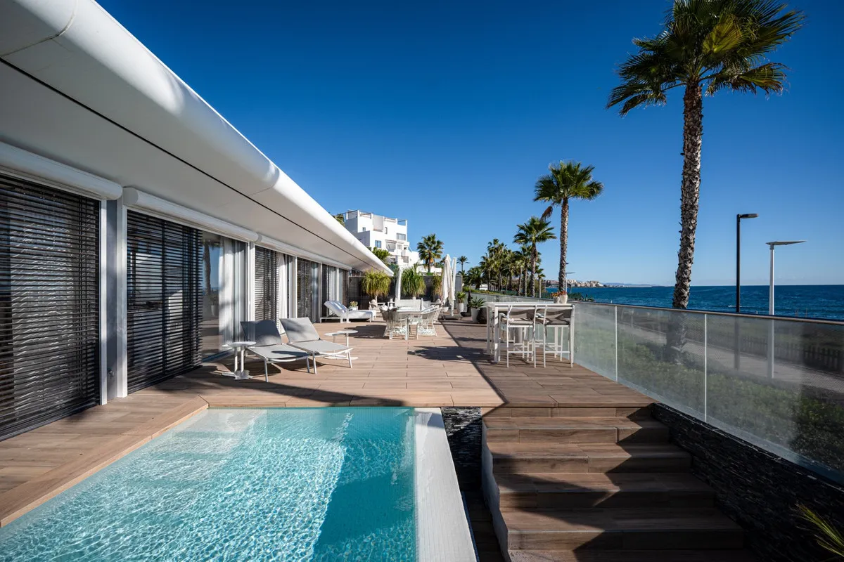 Casa Azul: Beachfront Luxury Villa in Estepona