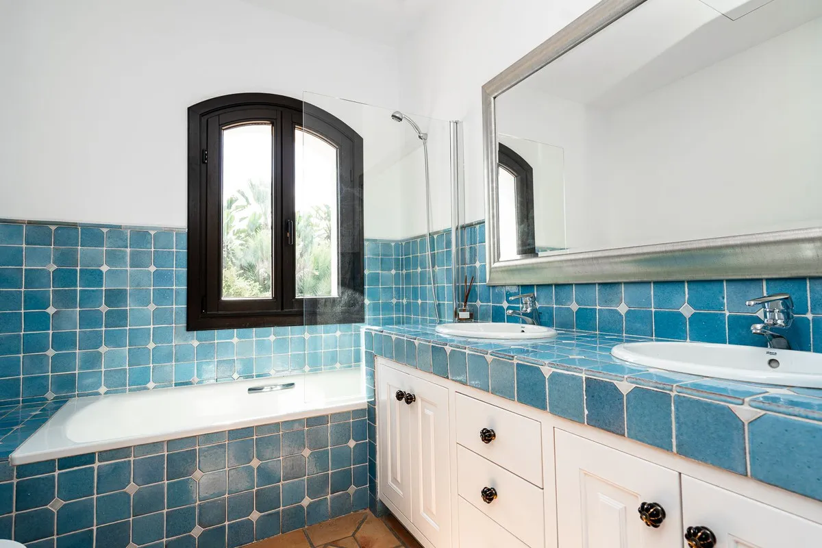 0ca5302f-844a-449e-8cf8-ac01a7786b49