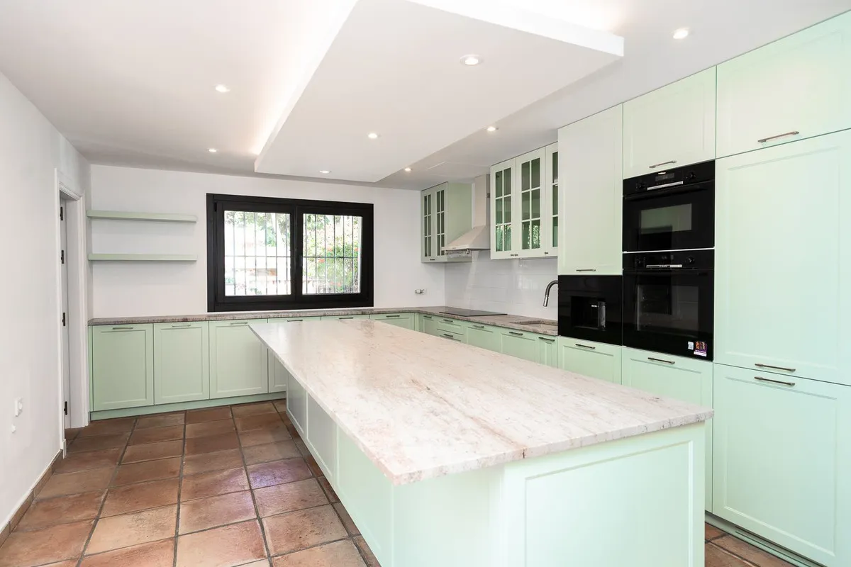 b0533091-af4d-47a0-bfc4-b16d62f1e703