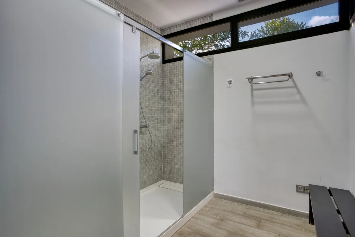 c8e04d9e-3069-4265-9c1a-13f6772f8b77