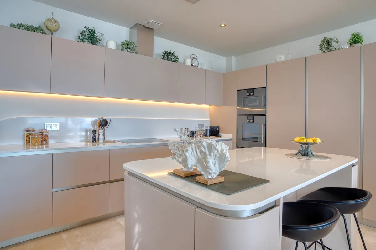 c9a90319-5e83-429c-a22c-113de951da61