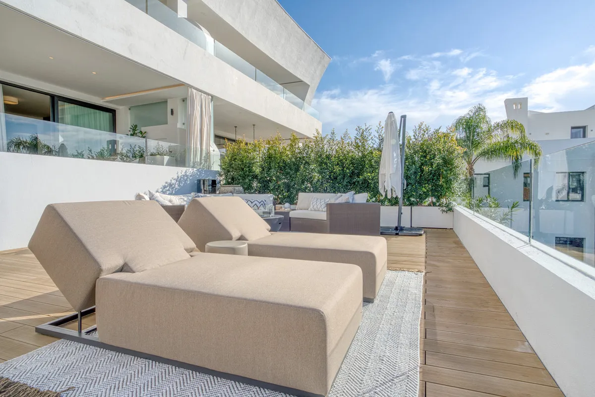 ef8c3ba1-8a95-4d25-9883-7f3f8b40f538