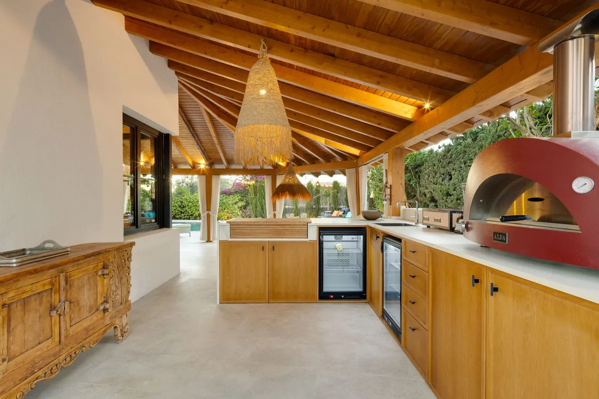 103b759c-37b4-4327-9665-0eda18d0618e